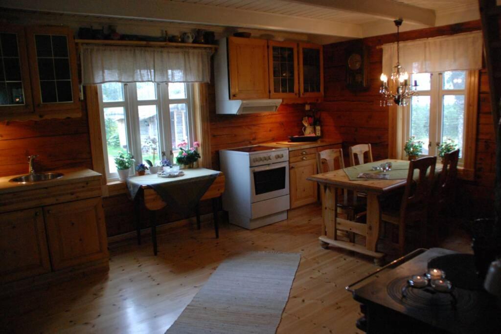 100 Years Old Norwegian Log House in Tromsø Villa Eksteriør bilde
